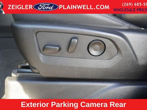 Used 2025 Chevrolet Suburban Z71 image 19