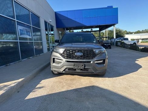 Used 2024 Ford Explorer ST-Line w/ Class IV Trailer Tow Package RWD image 2