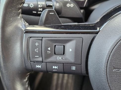 Used 2022 Nissan Pathfinder SL AWD/4WD image 31