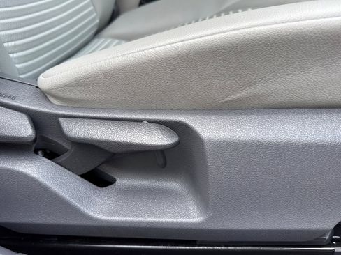 Used 2019 Toyota Camry SE w/ Convenience Package FWD image 22