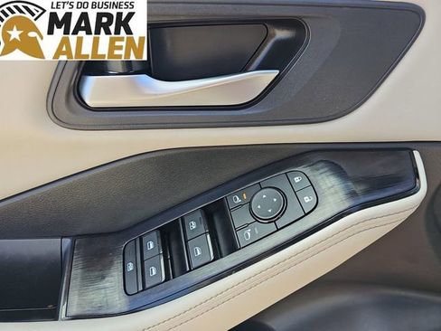 Used 2025 Nissan Rogue SV FWD image 22