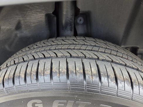 Used 2019 Jeep Cherokee Latitude w/ Popular Appearance Group FWD image 41