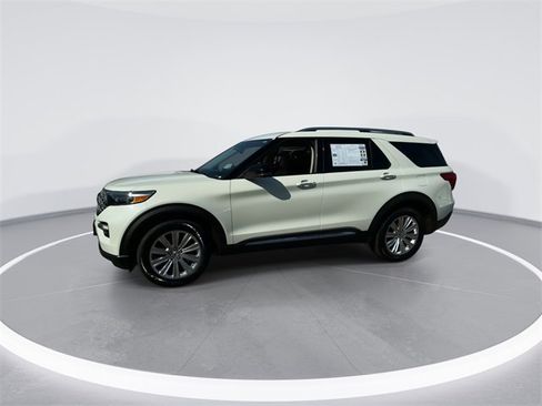 Used 2022 Ford Explorer Limited w/ Limited Technology Package image 4