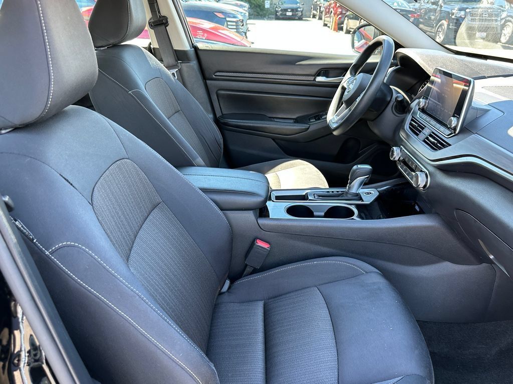Used 2024 Nissan Altima 2.5 SV FWD image 16