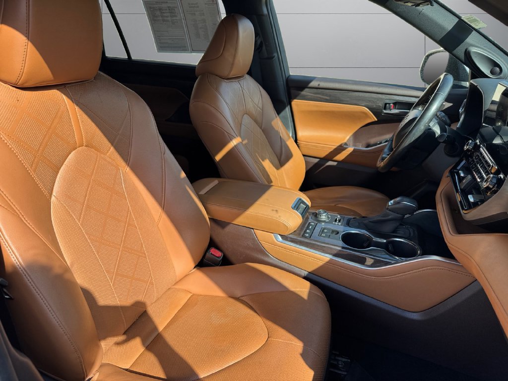 Certified 2020 Toyota Highlander Platinum AWD/4WD image 17