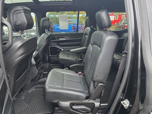 Used 2022 Jeep Wagoneer Series III w/ Premium Group I image 9