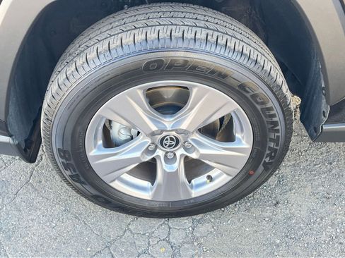 Used 2025 Toyota RAV4 XLE image 31