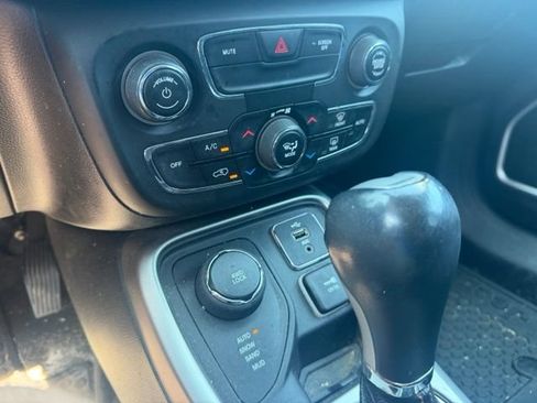 Used 2018 Jeep Compass Latitude w/ Popular Equipment Group AWD/4WD image 13
