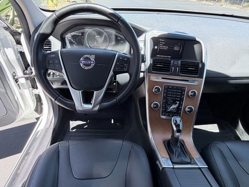 Used 2017 Volvo XC60 T5 Inscription w/ Preferred Option Package FWD image 10