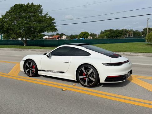 Used 2022 Porsche 911 Carrera image 2
