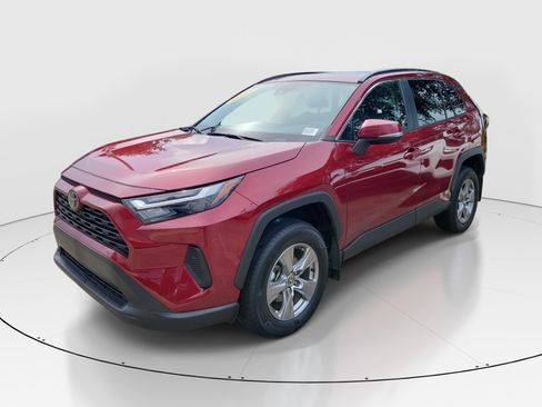 Used 2025 Toyota RAV4 XLE w/ Convenience Package FWD image 3