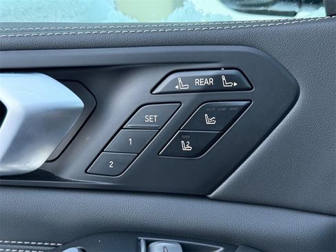 Used 2025 BMW X7 M60i image 15