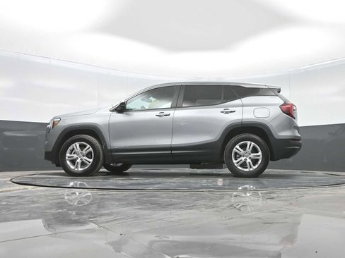 Used 2024 GMC Terrain SLE image 24