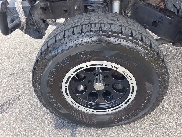 Used 2015 Jeep Wrangler Unlimited Rubicon w/ Connectivity Group AWD/4WD image 5