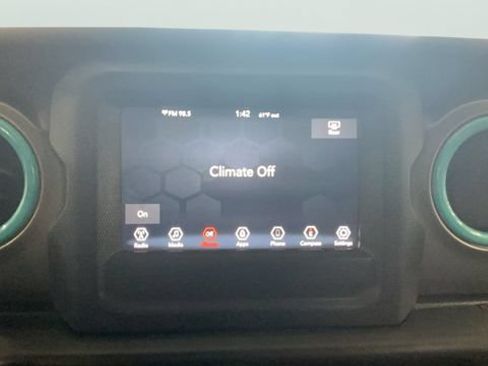Used 2018 Jeep Wrangler Unlimited Sport S AWD/4WD image 17