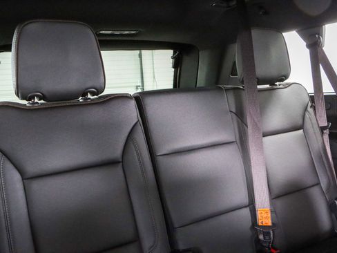 Used 2023 Chevrolet Suburban High Country image 34