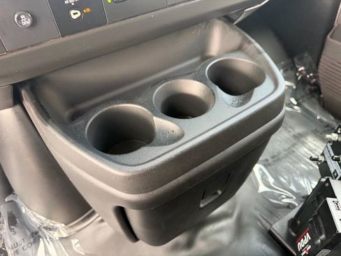 Used 2021 Chevrolet Express 2500 RWD image 18