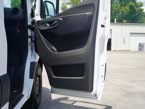 Used 2025 Mercedes-Benz Sprinter 2500 image 32