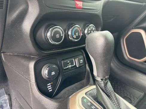 Used 2017 Jeep Renegade Sport w/ Power & Air Group image 26
