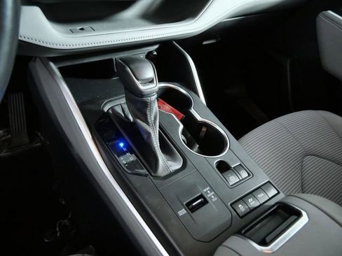Used 2022 Toyota Highlander LE image 20