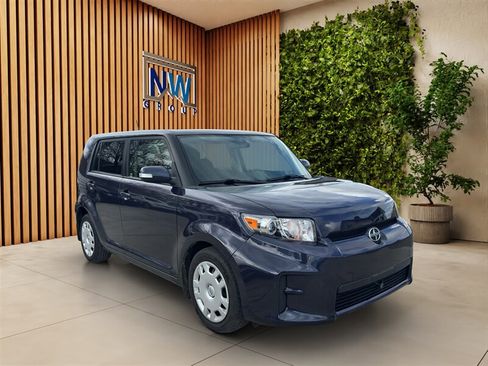 Used 2012 Scion xB FWD image 1
