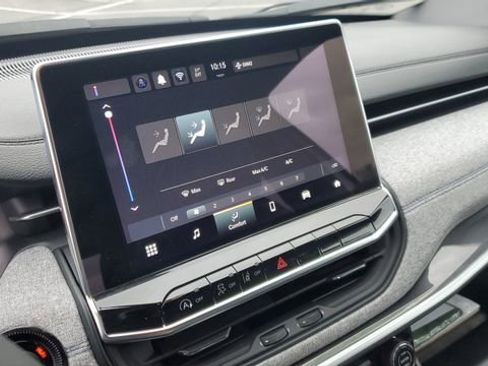 Certified 2024 Jeep Compass Latitude image 12