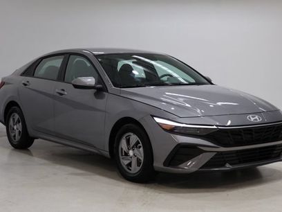 Used 2025 Hyundai Elantra SE