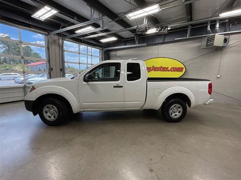 Used 2019 Nissan Frontier S RWD image 2