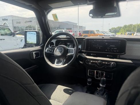 Used 2025 Jeep Wrangler Unlimited Sahara AWD/4WD image 53