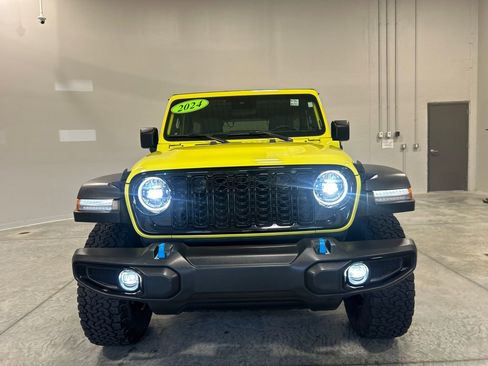 Used 2024 Jeep Wrangler Unlimited AWD/4WD image 3