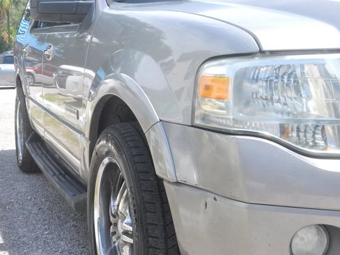 Used 2008 Ford Expedition XLT image 18