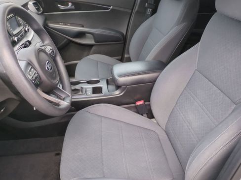 Used 2017 Kia Sorento FWD image 16