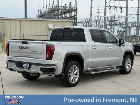 Used 2021 GMC Sierra 1500 SLT w/ SLT Premium Plus Package AWD/4WD image 4