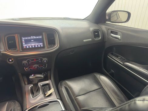 Used 2019 Dodge Charger SXT image 15