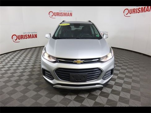 Used 2020 Chevrolet Trax LT w/ LT Convenience Package image 16