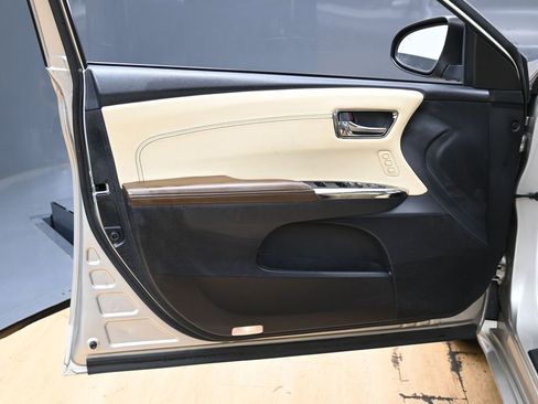 Used 2014 Toyota Avalon Limited image 39