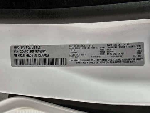 Used 2026 Chrysler Pacifica Select FWD image 29