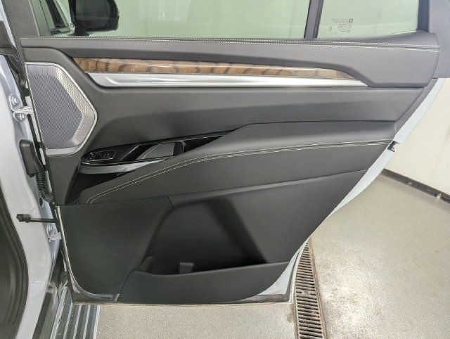 Used 2026 Cadillac Escalade Platinum Sport w/ LPO, ONYX Package AWD/4WD image 19