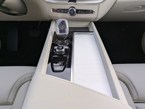 New 2026 Volvo XC60 B5 Ultra w/ Climate Package AWD/4WD image 18