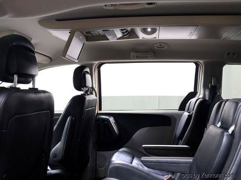 Used 2015 Chrysler Town & Country Touring FWD image 15