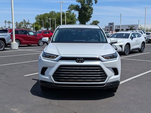 Certified 2026 Toyota Grand Highlander LE FWD image 2