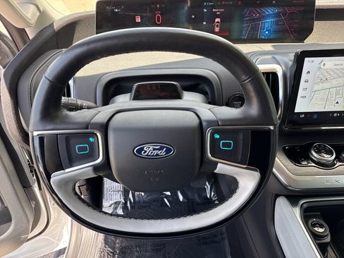 Used 2025 Ford Expedition Max Platinum AWD/4WD image 16