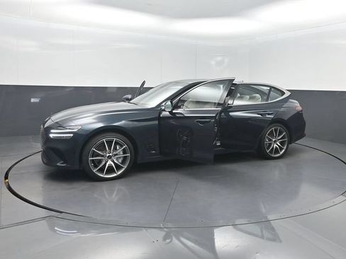 Used 2025 Genesis G70 2.5T AWD/4WD image 35
