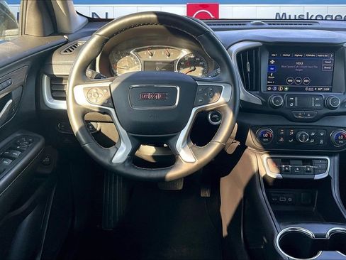 Used 2024 GMC Terrain SLT AWD/4WD image 8