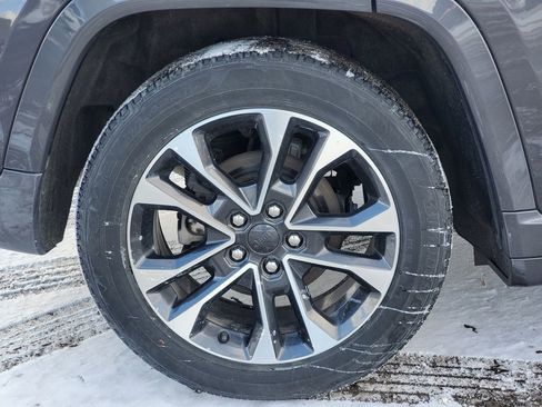 Used 2023 Jeep Grand Cherokee Overland image 5