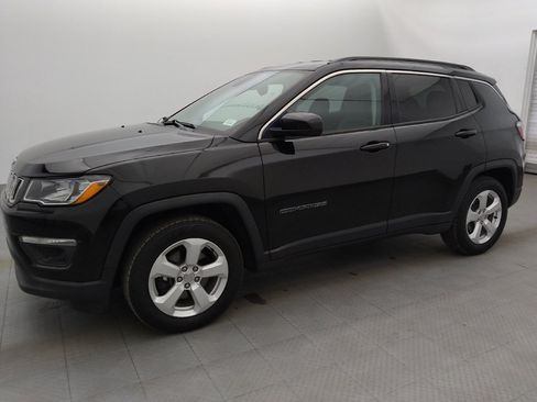 Used 2018 Jeep Compass Latitude FWD image 2