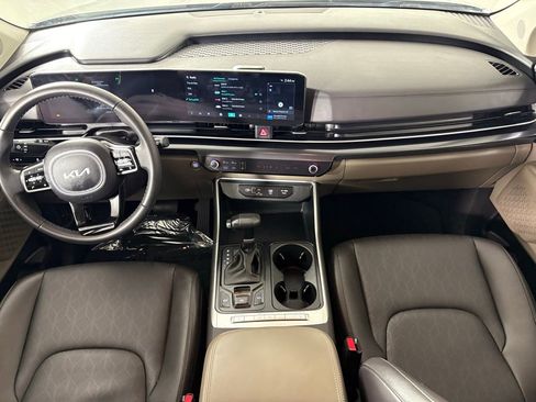 Used 2025 Kia Carnival image 33