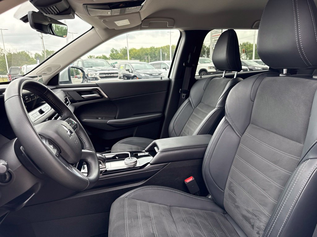 Used 2025 Mitsubishi Outlander SE AWD/4WD image 39
