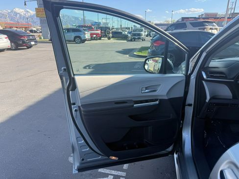Used 2024 Toyota Sienna XLE image 19