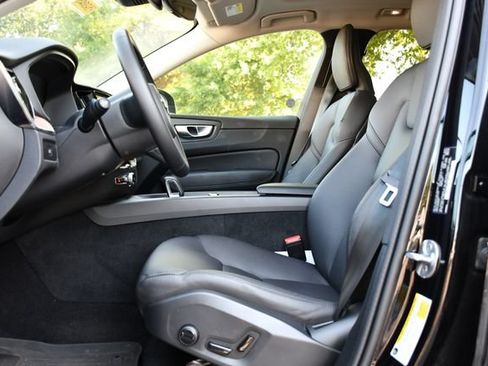 Used 2024 Volvo XC60 B5 Plus w/ Climate Package AWD/4WD image 10